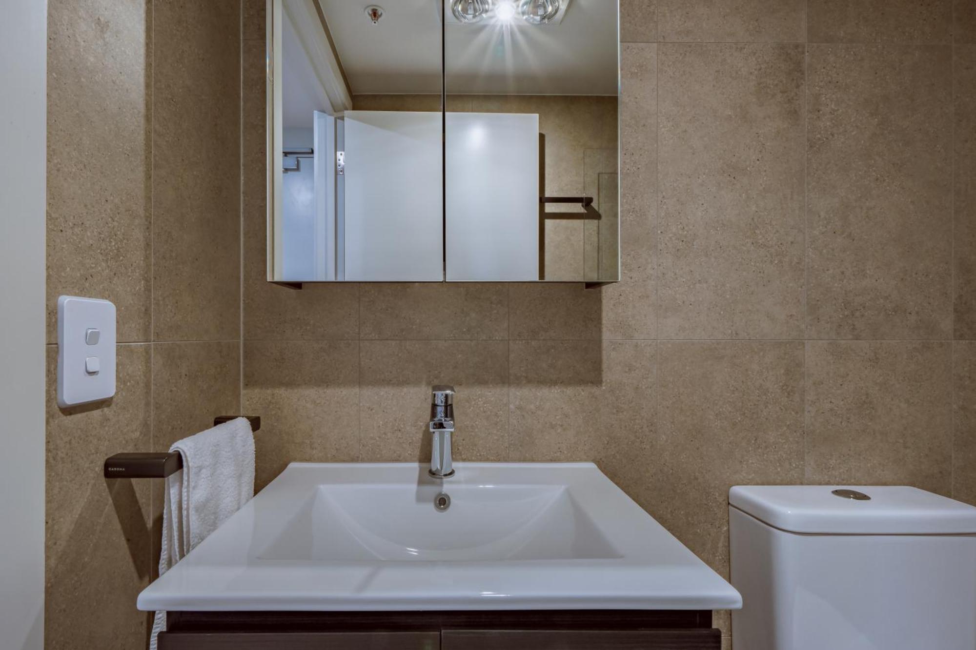 Modern In Heart Of The Apartment Canberra